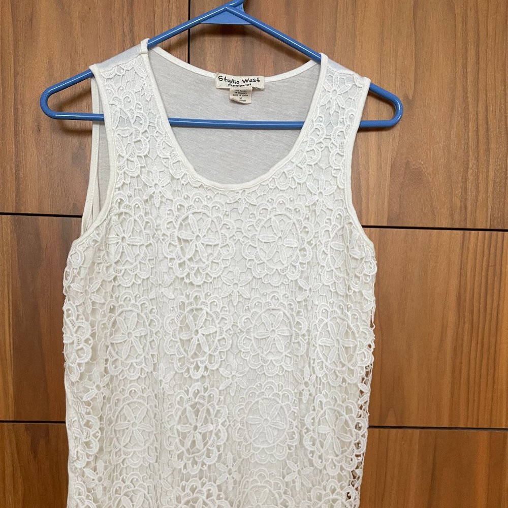 Cream Lace Overlay tank. Size Medium.